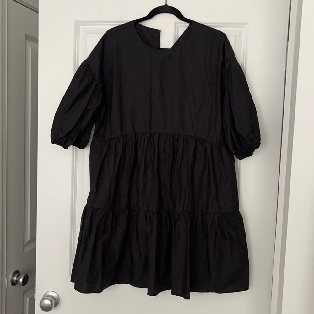 NEW WITH TAGS black flowy dress